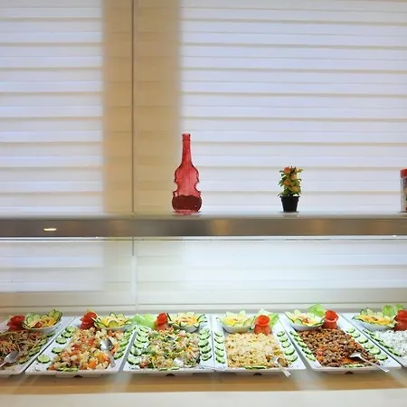 蒙特贝罗全包度假酒店 4*