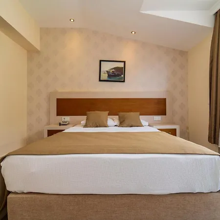 Ξενοδοχείο Montebello 4*