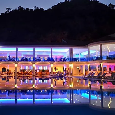 Montebello فندق 4*
