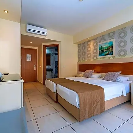 فندق Montebello 4*