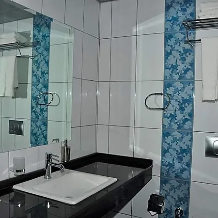 Montebello فندق أولدينيس