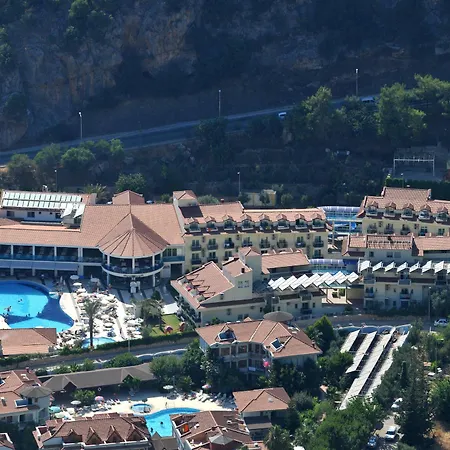 ホテル Montebello 4*